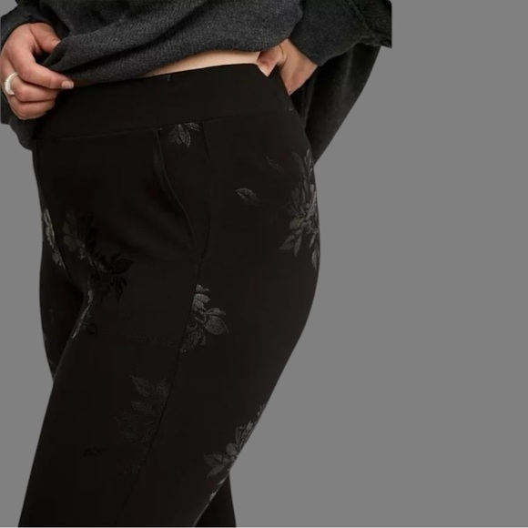 TORRID “Spoken Floral Deep Black” Black Leggings w/‎ a Subtle Floral Design NWT - Picture 1 of 7